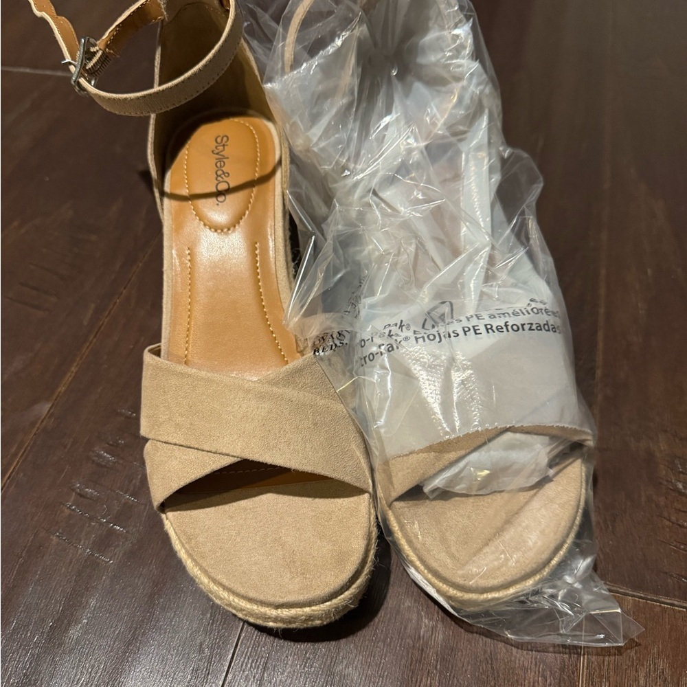 Thea Women's Tan Wedge Sandals size 7 NEW - Picture 2 of 9
